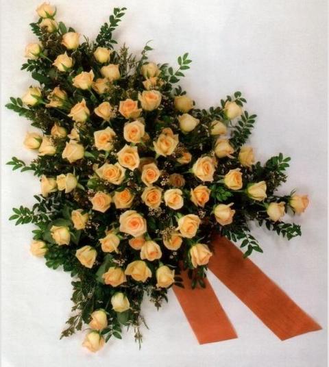 Rouwbloemstuk 16 zalmkleur